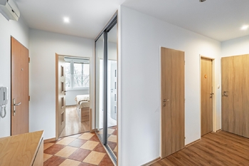 chodba - Prodej bytu 3+kk v osobním vlastnictví 75 m², Praha 9 - Prosek
