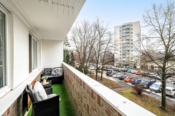 balkon - Prodej bytu 3+kk v osobním vlastnictví 75 m², Praha 9 - Prosek