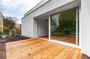 Terasa u obývacího pokoje - Pronájem bytu 5+kk v osobním vlastnictví 130 m², Praha 6 - Bubeneč 