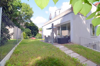 předzahrádka s terasou - Pronájem bytu 5+kk v osobním vlastnictví 130 m², Praha 6 - Bubeneč