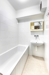 Koupelna - Prodej bytu 2+kk v osobním vlastnictví 72 m², Praha 6 - Bubeneč