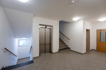 Pronájem bytu 1+kk v osobním vlastnictví 36 m², Praha 10 - Hostivař