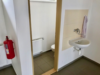 Se zázemím - Prodej obchodních prostor 48 m², Mukařov