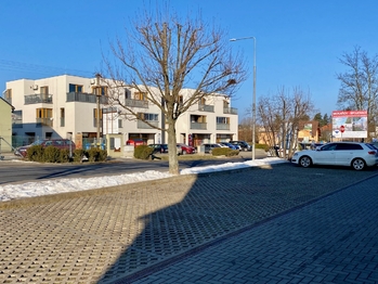 Bezproblémové parkování - Prodej obchodních prostor 48 m², Mukařov