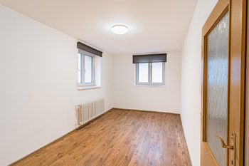 Ložnice - Pronájem bytu 2+1 v osobním vlastnictví 54 m², Jesenice