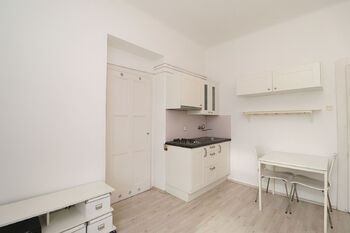 Obývací pokoj - Pronájem bytu 1+kk v osobním vlastnictví 26 m², Praha 7 - Holešovice