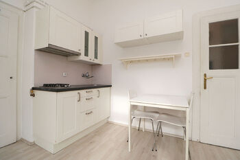 Obývací pokoj - Pronájem bytu 1+kk v osobním vlastnictví 26 m², Praha 7 - Holešovice