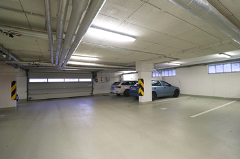 Garáž - Pronájem bytu 3+kk v osobním vlastnictví 64 m², Praha 10 - Horní Měcholupy