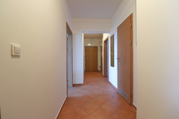Chodba - Pronájem bytu 3+kk v osobním vlastnictví 64 m², Praha 10 - Horní Měcholupy