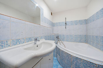 koupelna - Prodej bytu 3+1 v osobním vlastnictví 69 m², Ústí nad Labem