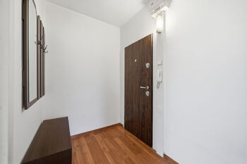 vstup do bytu včetně bezpečnostních zámků - Prodej bytu 3+1 v osobním vlastnictví 69 m², Ústí nad Labem