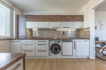 Kuchyně - Pronájem bytu 2+kk v osobním vlastnictví 54 m², Praha 4 - Kamýk