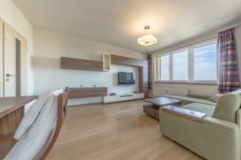 Obývací pokoj - Pronájem bytu 2+kk v osobním vlastnictví 54 m², Praha 4 - Kamýk