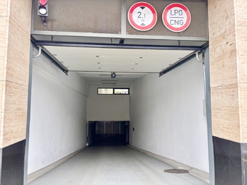 Vjezd do garáže na čip - Pronájem garážového stání 1173 m², Brno