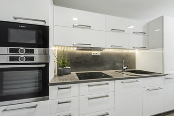 Prodej bytu 3+1 v osobním vlastnictví 79 m², Praha 10 - Petrovice