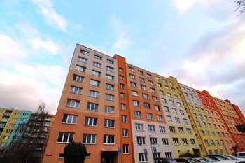 pohled na bytový dům - Prodej bytu 3+1 v osobním vlastnictví 73 m², České Budějovice