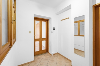 Předsíň. - Prodej bytu 4+1 v osobním vlastnictví 140 m², Jindřichův Hradec