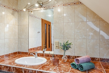 Koupelna. - Prodej bytu 4+1 v osobním vlastnictví 140 m², Jindřichův Hradec