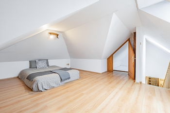 Místnost v patře. - Prodej bytu 4+1 v osobním vlastnictví 140 m², Jindřichův Hradec