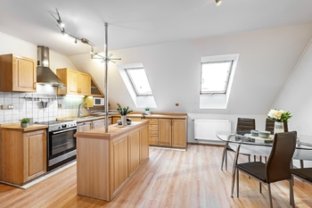 Kuchyně. - Prodej bytu 4+1 v osobním vlastnictví 140 m², Jindřichův Hradec