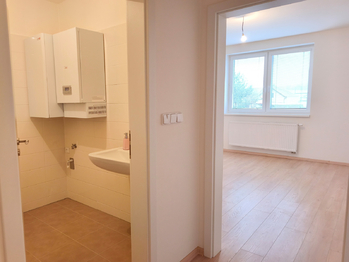 V patře koupelna a dvě samostatné ložnice. - Prodej bytu 3+kk v osobním vlastnictví 76 m², Polerady