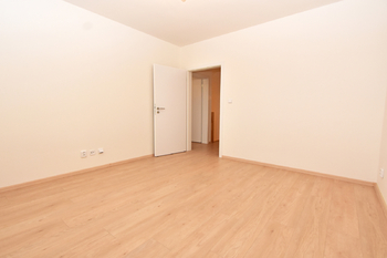 Ložnice č. 2.  - Prodej bytu 3+kk v osobním vlastnictví 76 m², Polerady