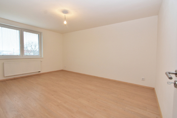 Ložnice č. 1.  - Prodej bytu 3+kk v osobním vlastnictví 76 m², Polerady