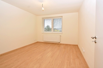 Ložnice č. 2. - Prodej bytu 3+kk v osobním vlastnictví 76 m², Polerady