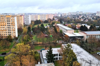 výhled - Prodej bytu 1+kk v osobním vlastnictví 28 m², Praha 4 - Braník