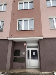 Vchod - Prodej bytu 3+1 v osobním vlastnictví 60 m², Aš