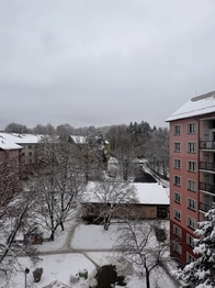 Pohled z dětského pokoje - Prodej bytu 3+1 v osobním vlastnictví 60 m², Aš