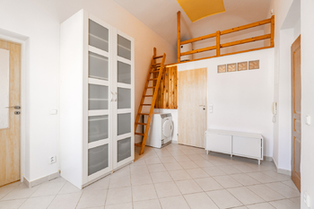 Prodej bytu 2+kk v osobním vlastnictví 37 m², Praha 5 - Smíchov