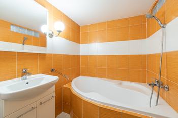 Prodej bytu 2+kk v osobním vlastnictví 37 m², Praha 5 - Smíchov