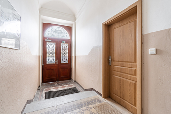 Prodej bytu 2+kk v osobním vlastnictví 37 m², Praha 5 - Smíchov