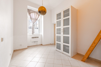 Prodej bytu 2+kk v osobním vlastnictví 37 m², Praha 5 - Smíchov