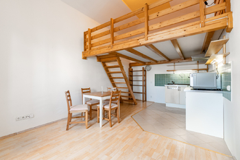 Prodej bytu 2+kk v osobním vlastnictví 37 m², Praha 5 - Smíchov