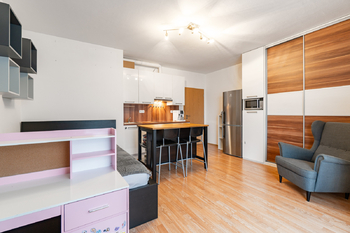 Prodej bytu 1+kk v osobním vlastnictví 32 m², Hostivice