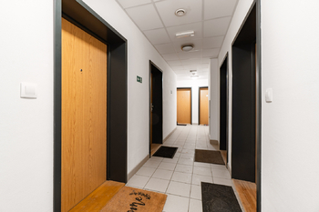 Prodej bytu 1+kk v osobním vlastnictví 32 m², Hostivice