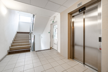 Prodej bytu 1+kk v osobním vlastnictví 32 m², Hostivice