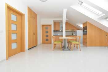 Prodej bytu 3+1 v osobním vlastnictví 66 m², Praha 9 - Prosek