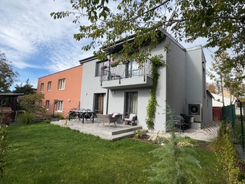 Prodej domu 390 m², Velké Přílepy