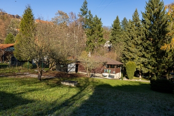 Prodej pozemku 2025 m², Vonoklasy