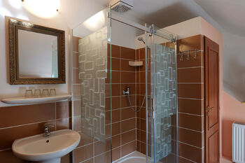 Prostory v menším domě - Prodej domu 536 m², Sedlec-Prčice