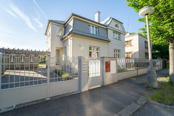 Pohled na dům - Pronájem bytu 2+kk v osobním vlastnictví 41 m², Poděbrady