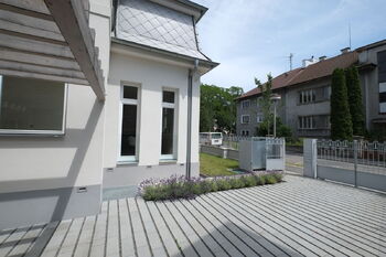 Pohled na dům - Pronájem bytu 2+kk v osobním vlastnictví 41 m², Poděbrady