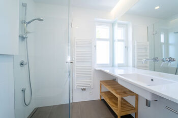 Koupelna se sprchovým koutem a WC - Pronájem bytu 2+kk v osobním vlastnictví 41 m², Poděbrady