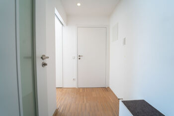 Vstupní chodba - Pronájem bytu 2+kk v osobním vlastnictví 41 m², Poděbrady