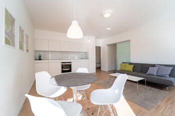 Obývací pokoj s kuchyňským koutem - Pronájem bytu 2+kk v osobním vlastnictví 41 m², Poděbrady