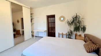 ložnice - Pronájem bytu 2+1 v osobním vlastnictví 65 m², Praha 5 - Hlubočepy