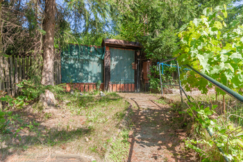 Prodej pozemku 738 m², Lom